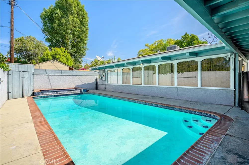 8007 Broadleaf Panorama City, CA 91402