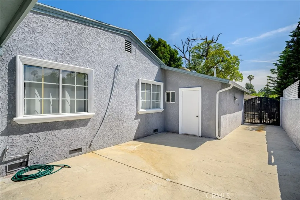 8007 Broadleaf Panorama City, CA 91402