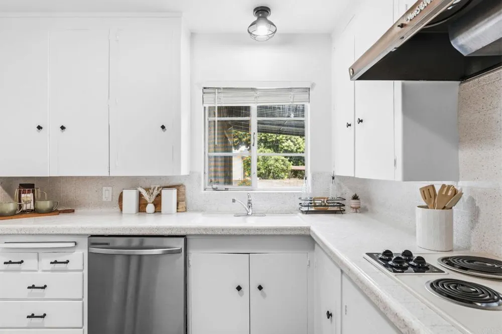 4850 69th Place San Diego, CA 92115