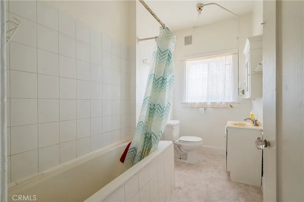 1427 Laveta Los Angeles, CA 90026