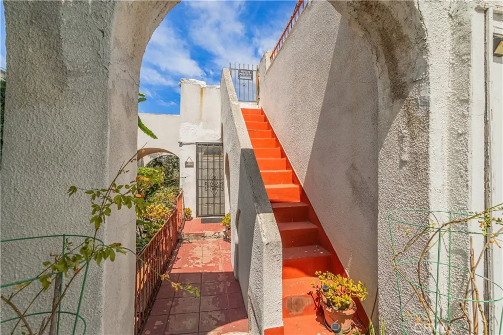 1427 Laveta Los Angeles, CA 90026