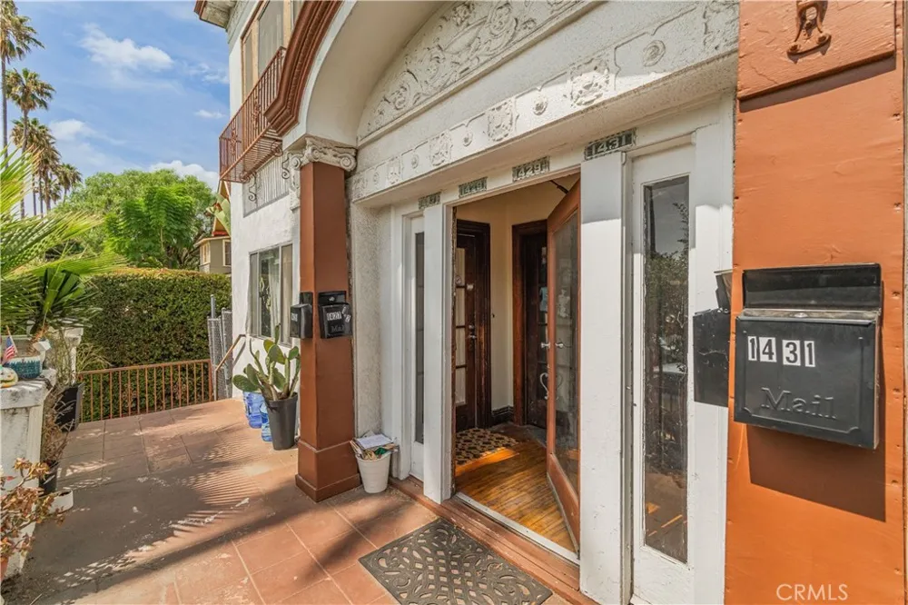 1427 Laveta Los Angeles, CA 90026