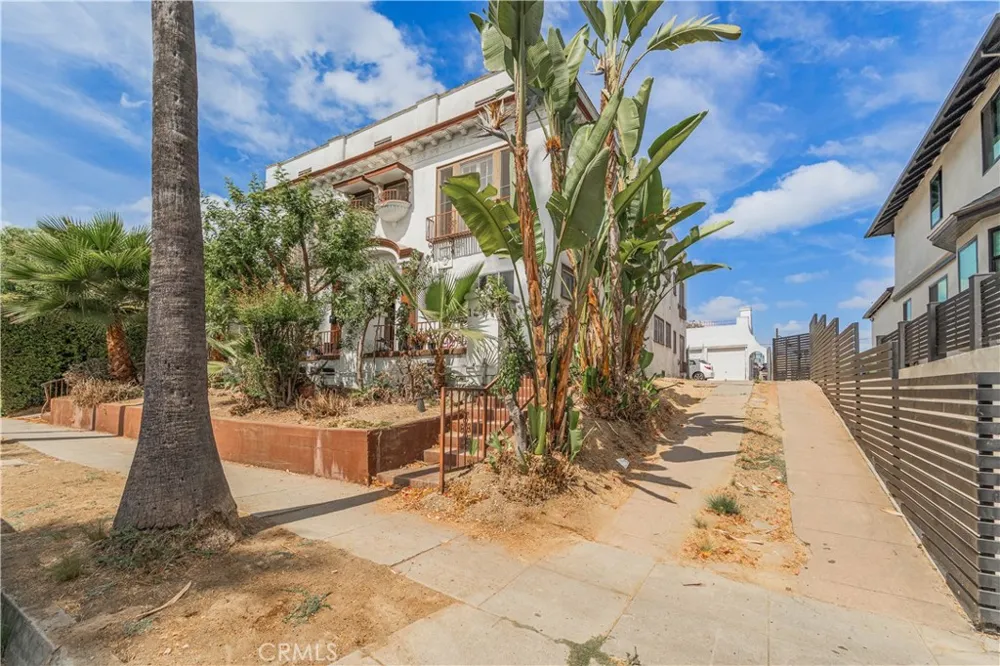 1427 Laveta Los Angeles, CA 90026