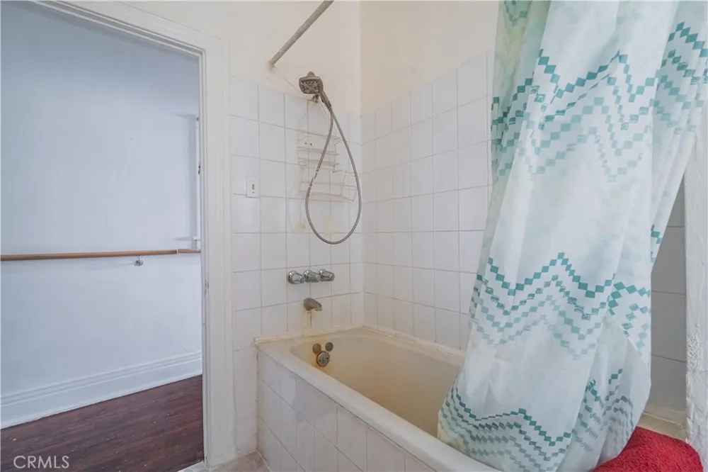 1427 Laveta Los Angeles, CA 90026