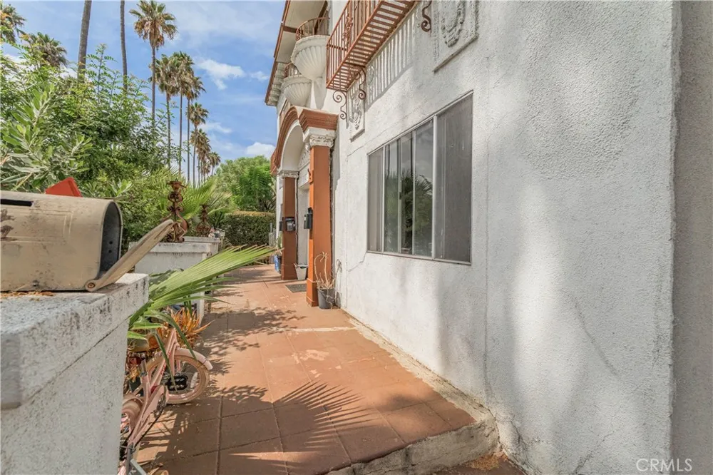 1427 Laveta Los Angeles, CA 90026