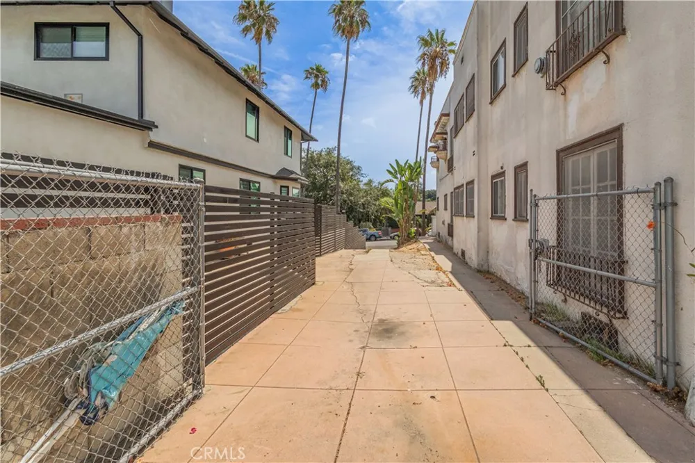 1427 Laveta Los Angeles, CA 90026