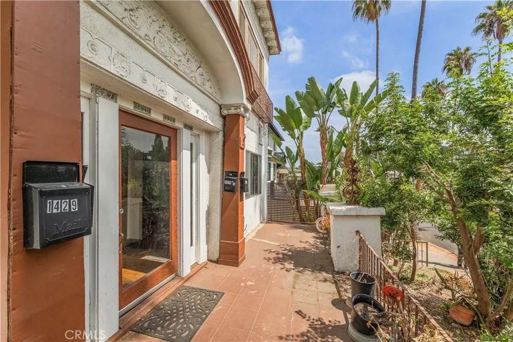 1427 Laveta Los Angeles, CA 90026