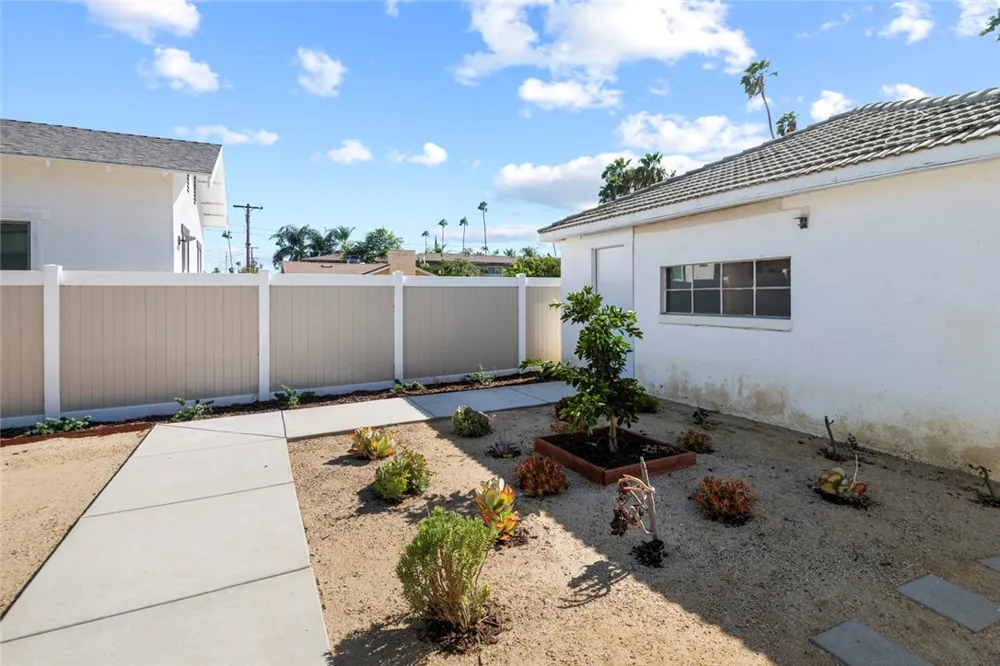 6652 Palm Avenue Riverside, CA 92506