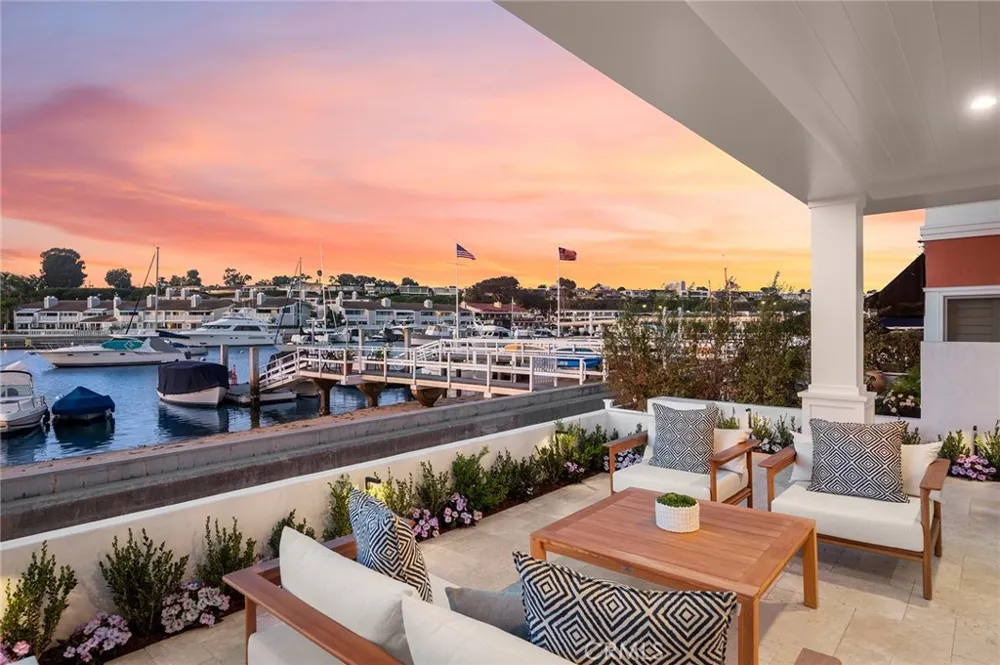 1105 Bay Front Newport Beach, CA 92662