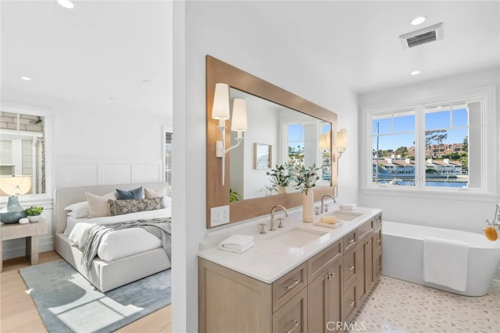1105 Bay Front Newport Beach, CA 92662