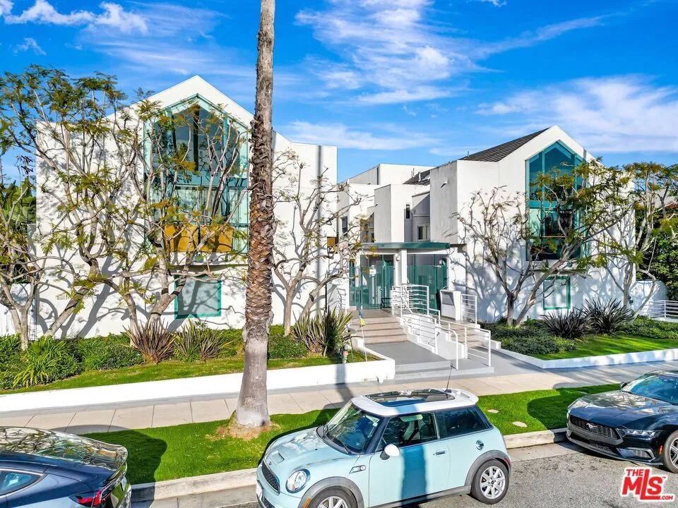 807 21st Street #3 Santa Monica, CA 90403