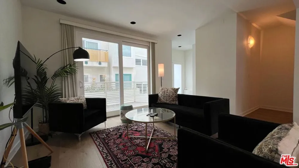 807 21st Street #3 Santa Monica, CA 90403