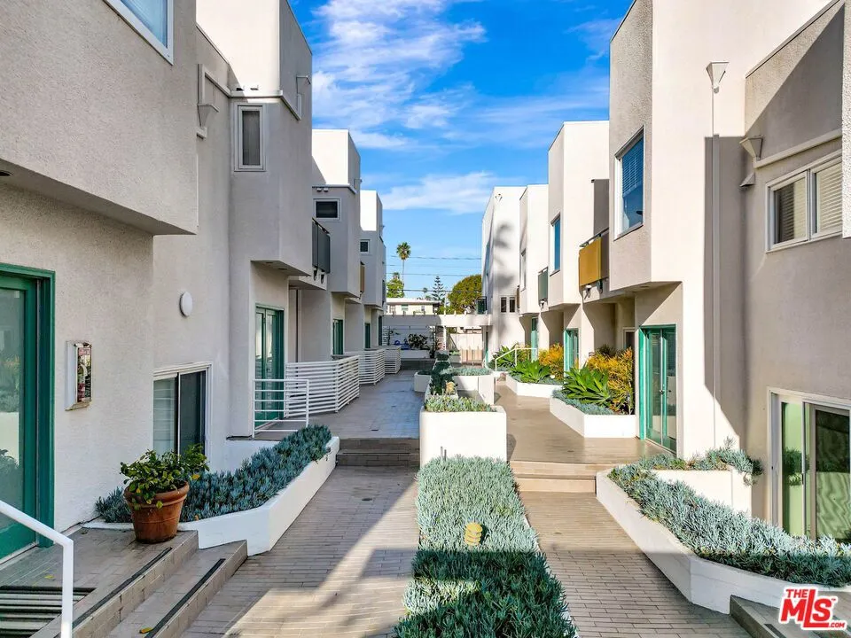 807 21st Street #3 Santa Monica, CA 90403