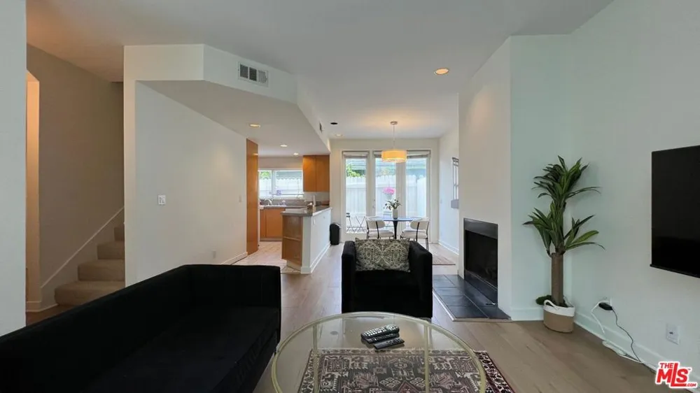 807 21st Street #3 Santa Monica, CA 90403
