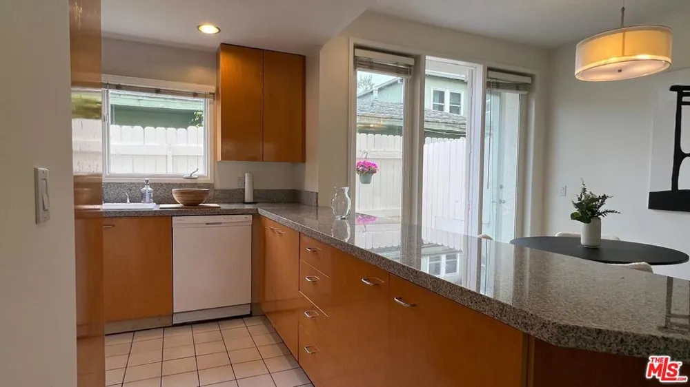 807 21st Street #3 Santa Monica, CA 90403