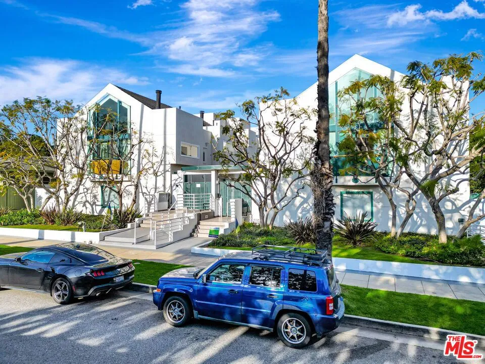 807 21st Street #3 Santa Monica, CA 90403