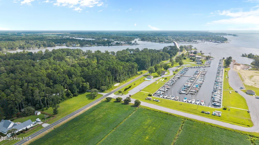 690 Oriental Road Oriental, NC 28571