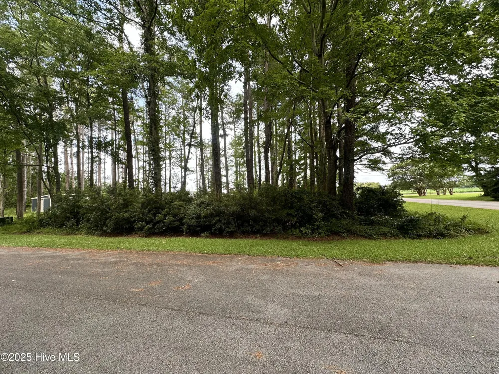 690 Oriental Road Oriental, NC 28571