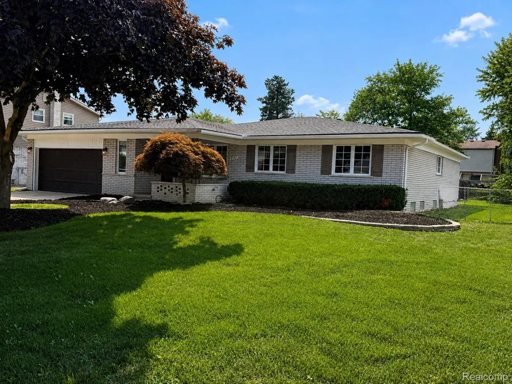 39501 Cobridge Drive Clinton Charter Township, MI 48038
