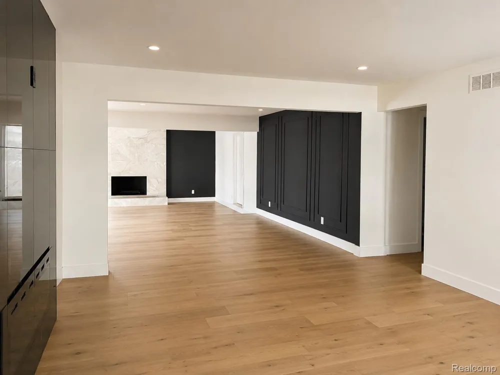 39501 Cobridge Drive Clinton Charter Township, MI 48038