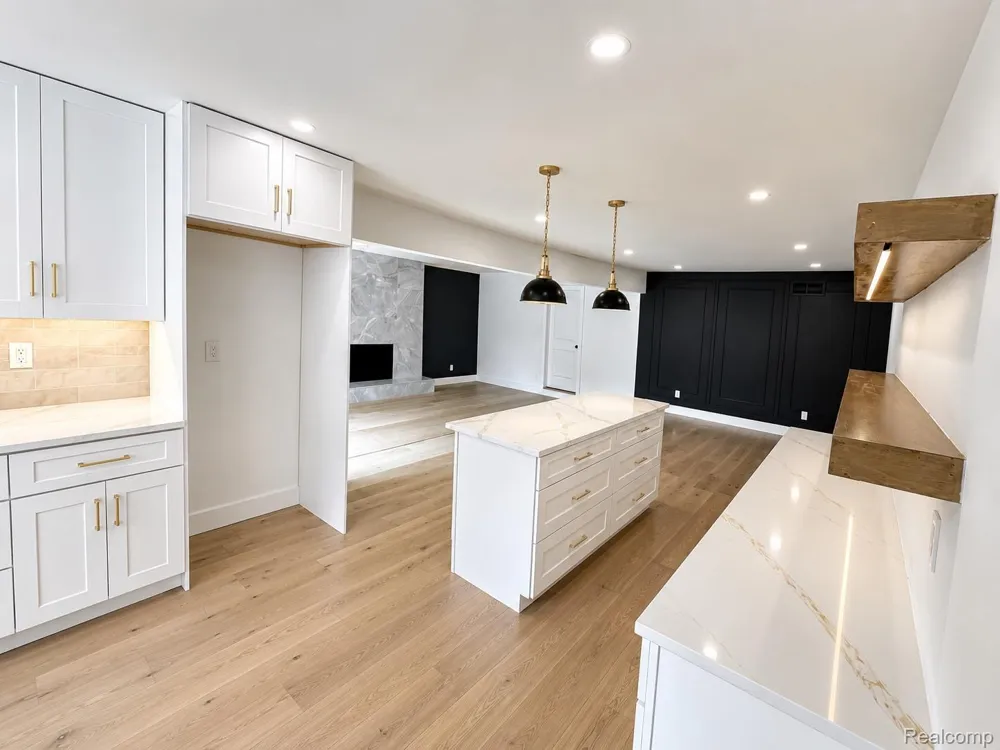 39501 Cobridge Drive Clinton Charter Township, MI 48038