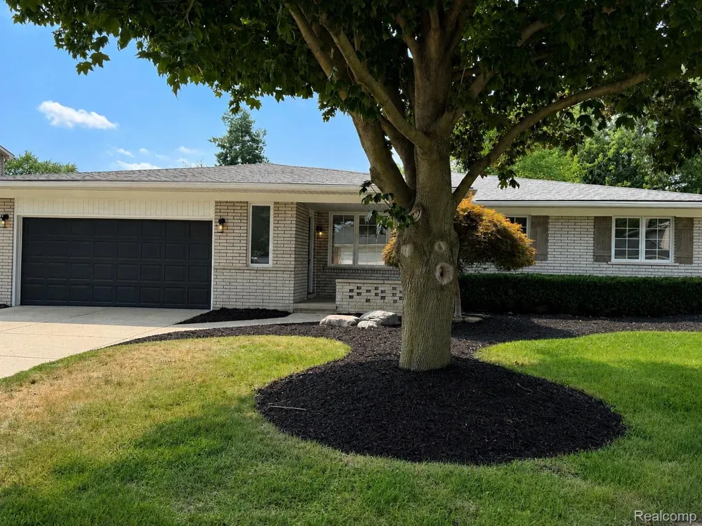 39501 Cobridge Drive Clinton Charter Township, MI 48038