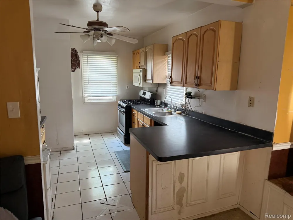 7602 Kendal Street Dearborn City, MI 48126