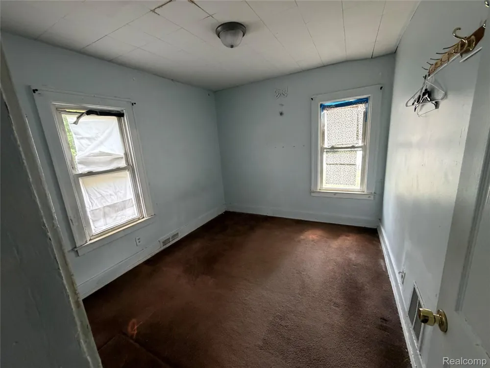 7602 Kendal Street Dearborn City, MI 48126