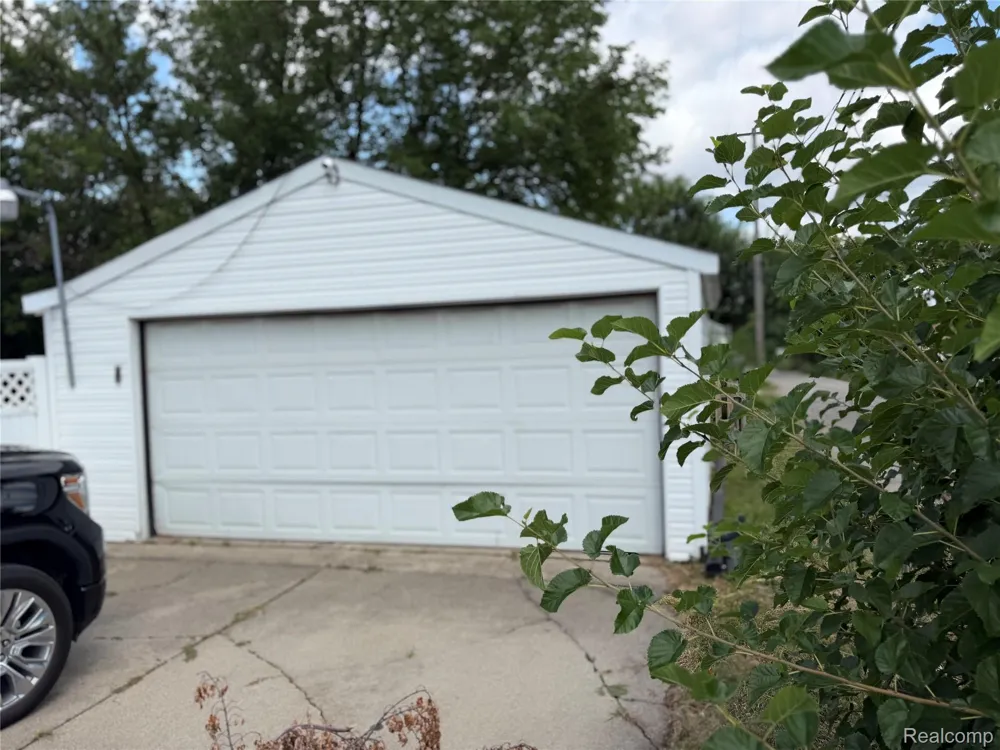 7602 Kendal Street Dearborn City, MI 48126
