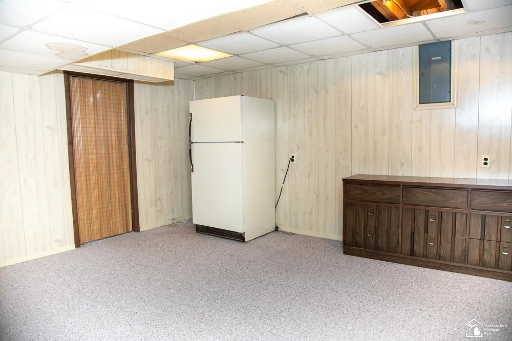 2077 Pagel Avenue Lincoln Park City, MI 48146