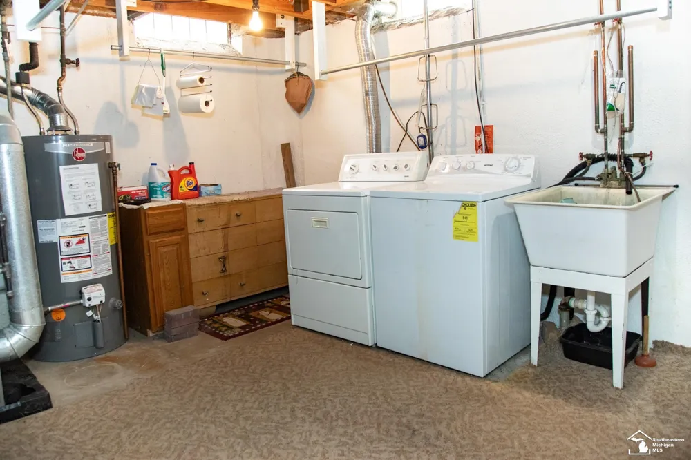 2077 Pagel Avenue Lincoln Park City, MI 48146
