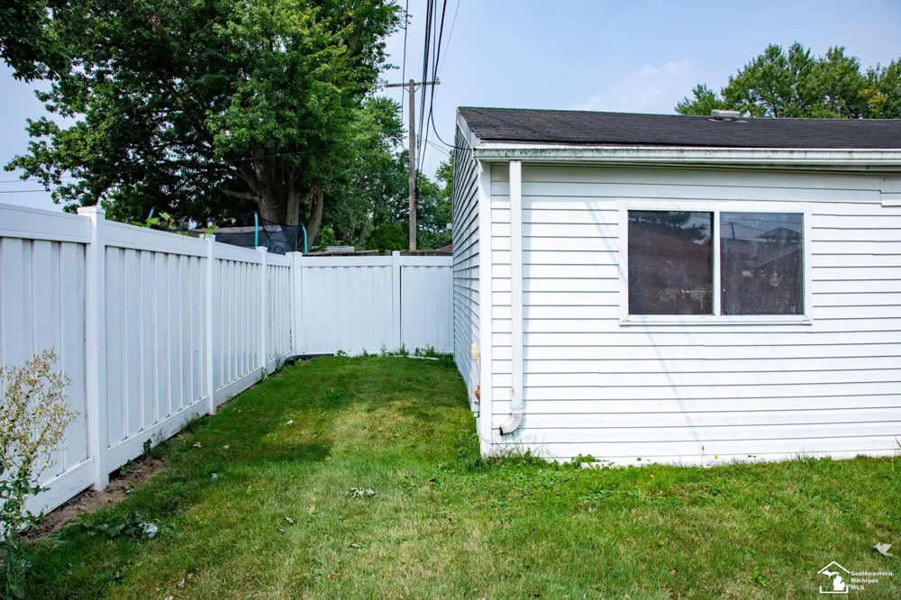2077 Pagel Avenue Lincoln Park City, MI 48146