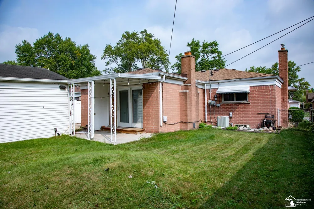 2077 Pagel Avenue Lincoln Park City, MI 48146