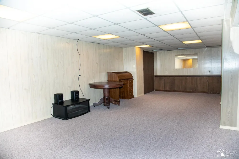 2077 Pagel Avenue Lincoln Park City, MI 48146
