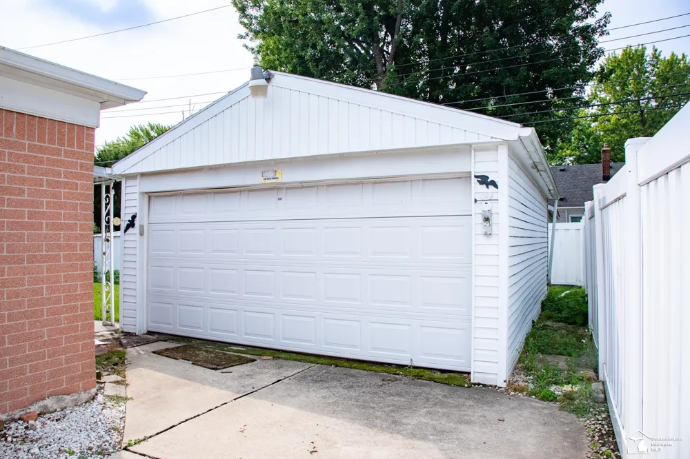 2077 Pagel Avenue Lincoln Park City, MI 48146