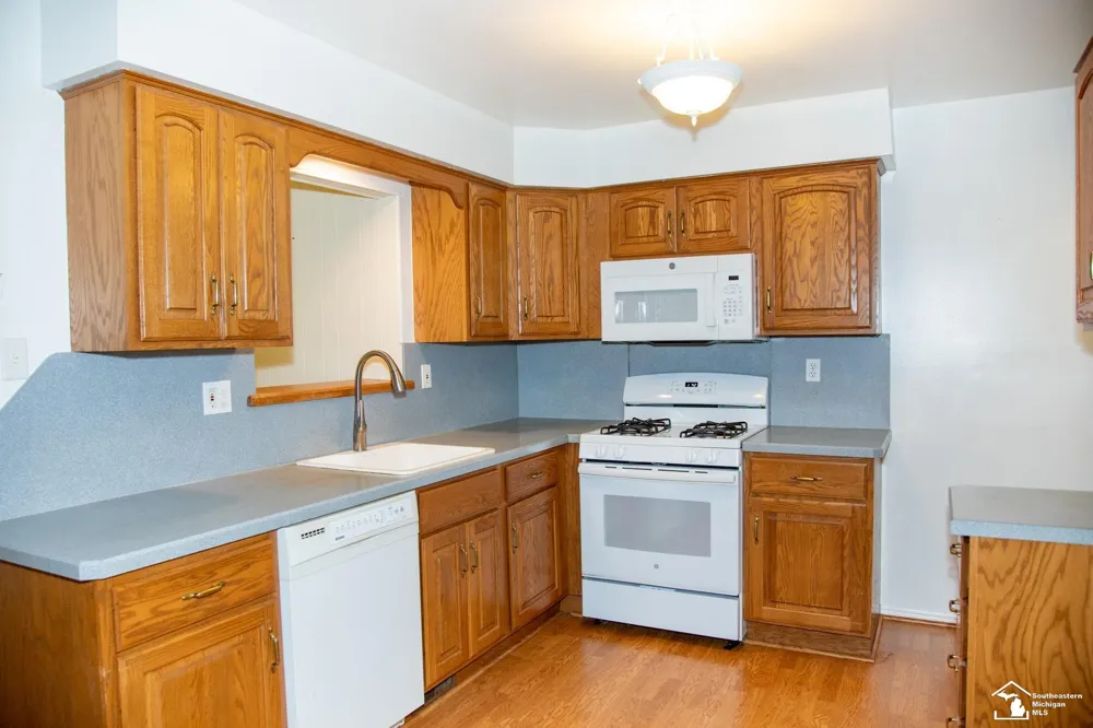 2077 Pagel Avenue Lincoln Park City, MI 48146