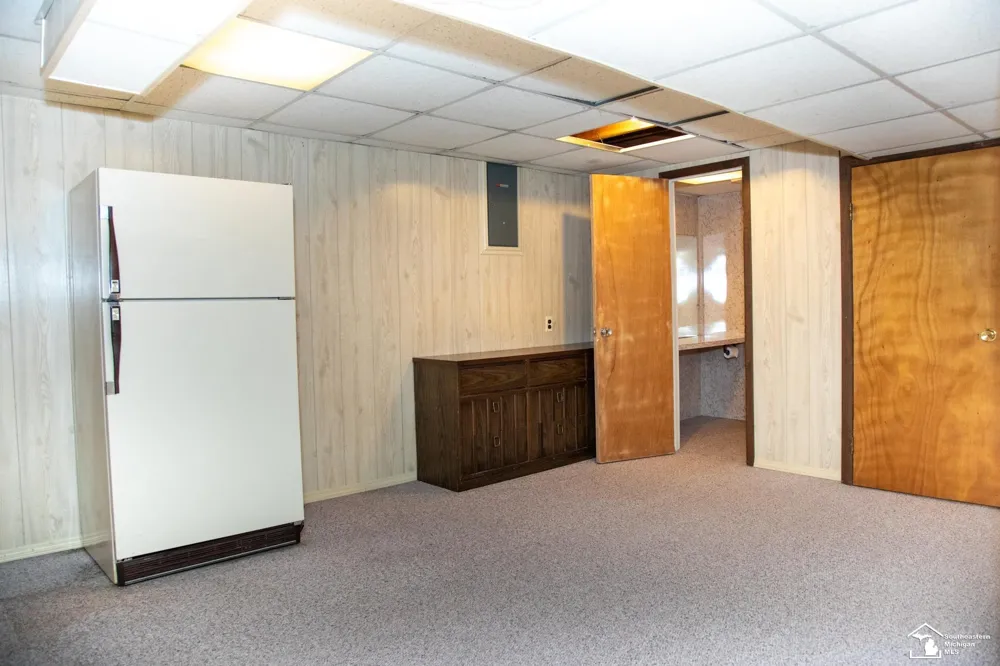 2077 Pagel Avenue Lincoln Park City, MI 48146