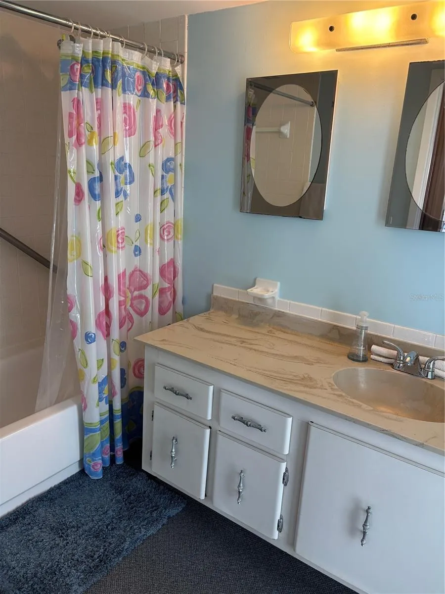 4910 38TH WAY S #411 St Petersburg, FL 33711