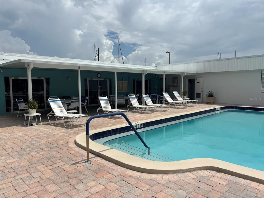 4910 38TH WAY S #411 St Petersburg, FL 33711