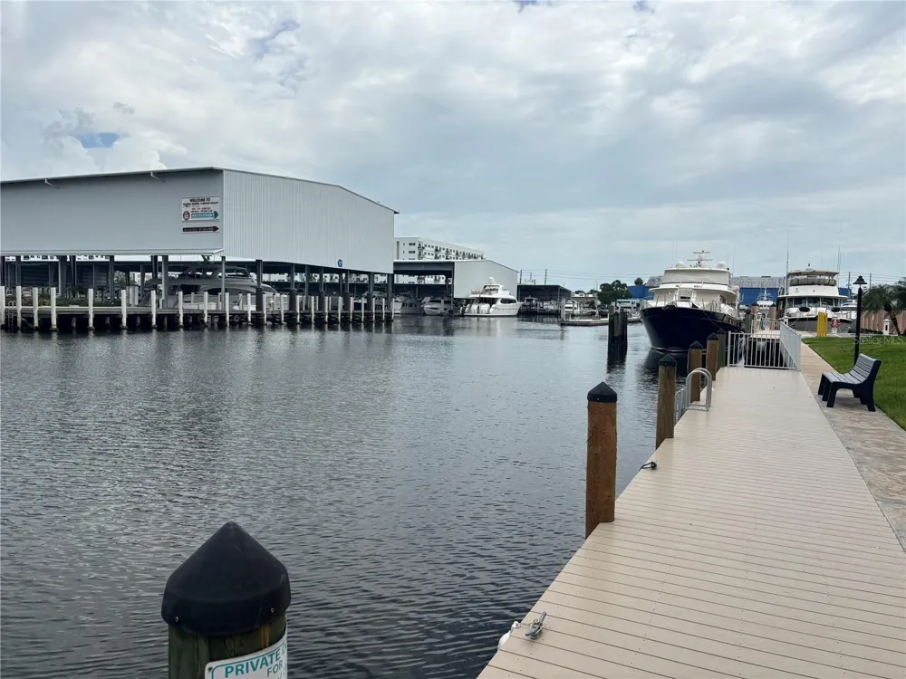 4910 38TH WAY S #411 St Petersburg, FL 33711