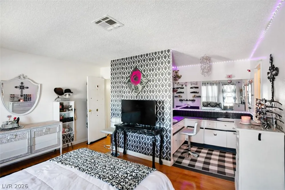 2080 Karen Avenue #94 Las Vegas, NV 89169