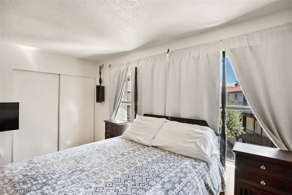 2080 Karen Avenue #94 Las Vegas, NV 89169