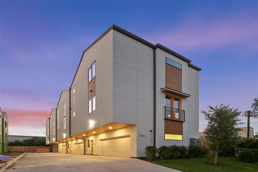 2723 Kimsey Drive #104 Dallas, TX 75235