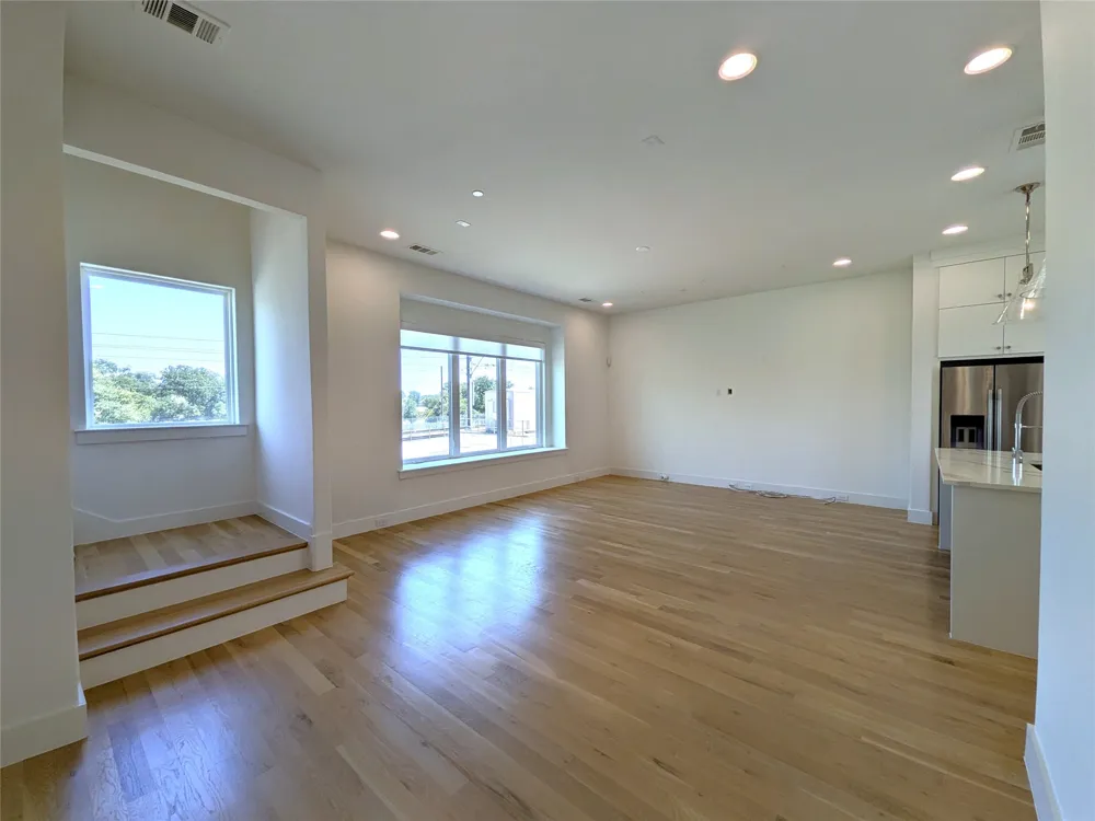 2723 Kimsey Drive #104 Dallas, TX 75235