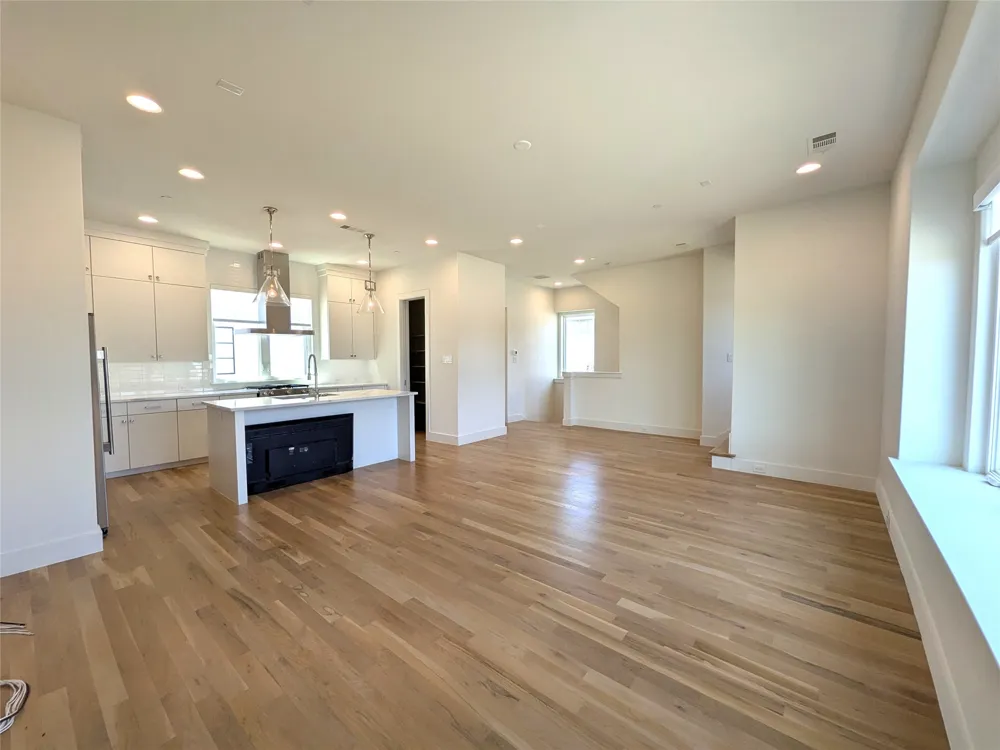 2723 Kimsey Drive #104 Dallas, TX 75235