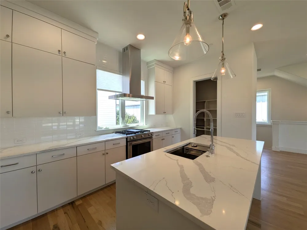 2723 Kimsey Drive #104 Dallas, TX 75235