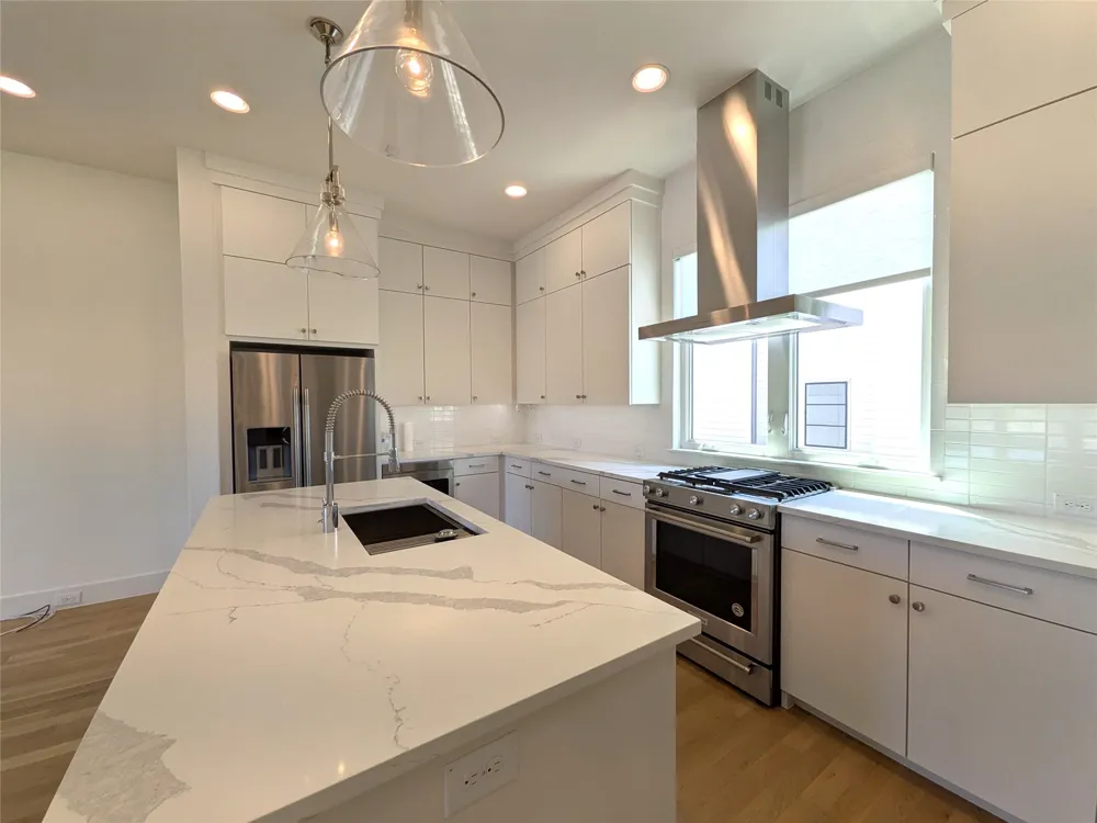 2723 Kimsey Drive #104 Dallas, TX 75235