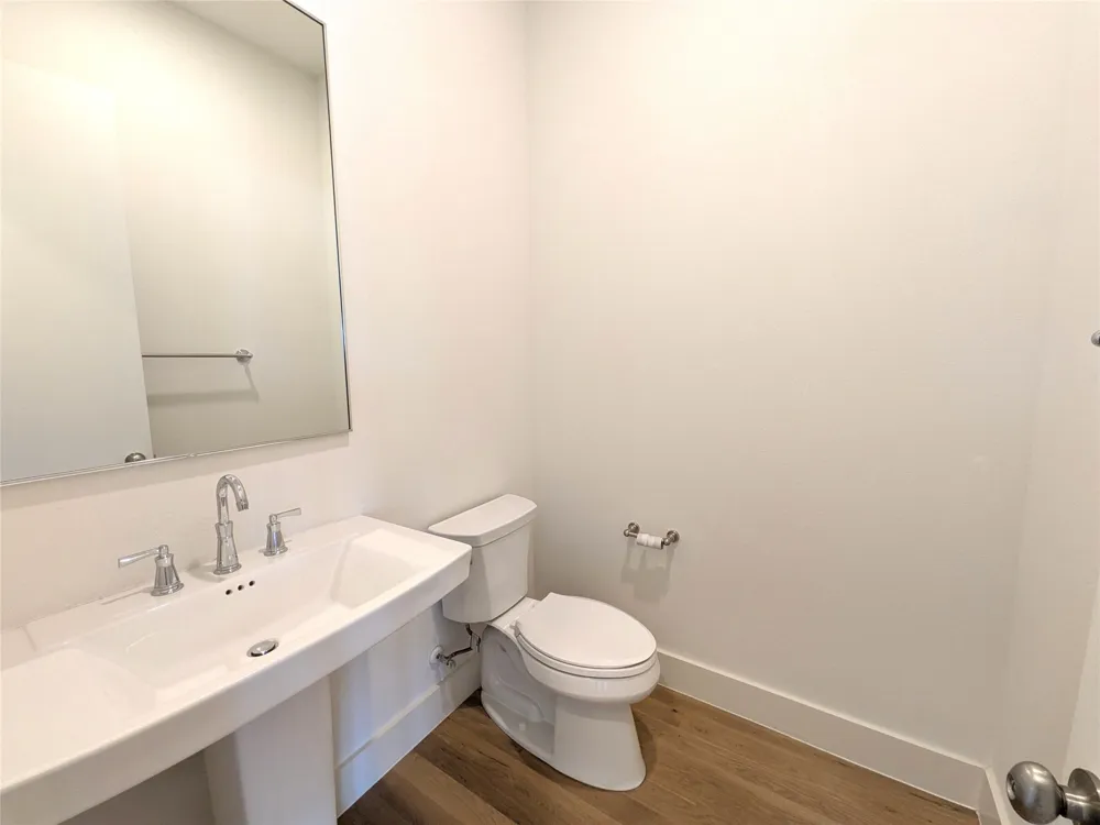2723 Kimsey Drive #104 Dallas, TX 75235