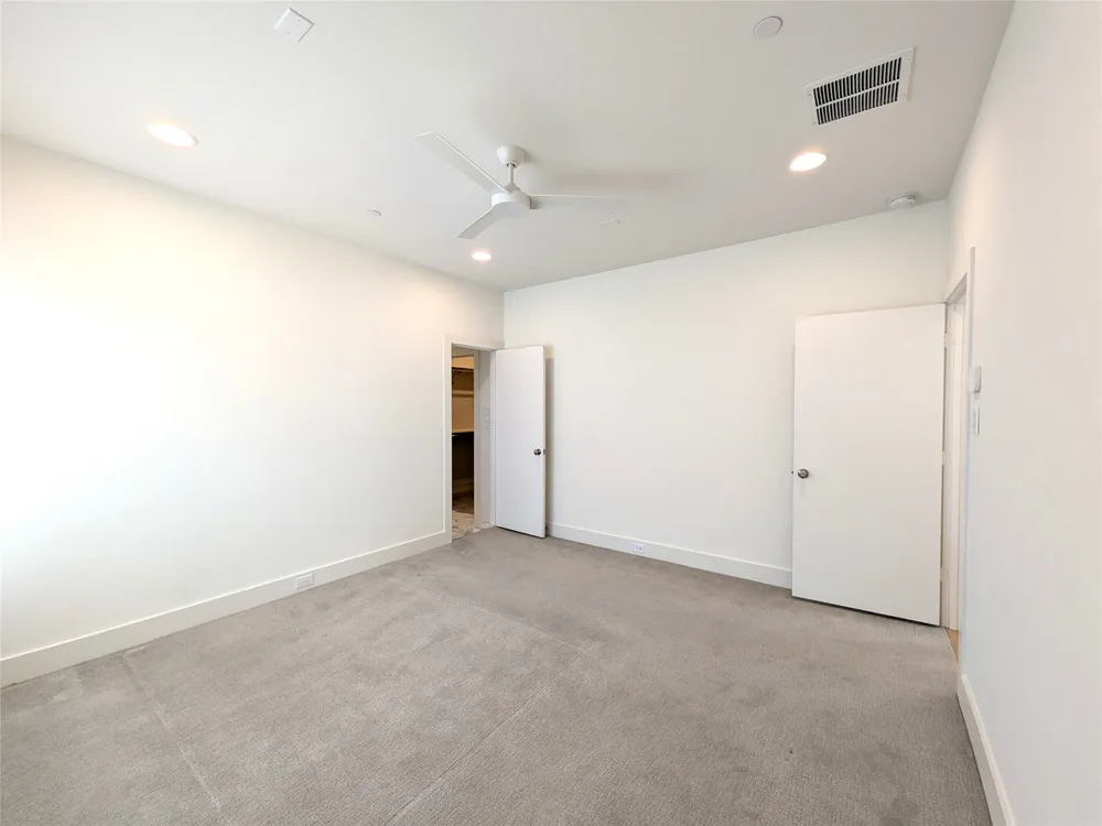 2723 Kimsey Drive #104 Dallas, TX 75235