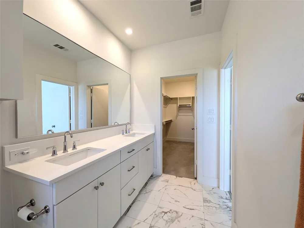 2723 Kimsey Drive #104 Dallas, TX 75235